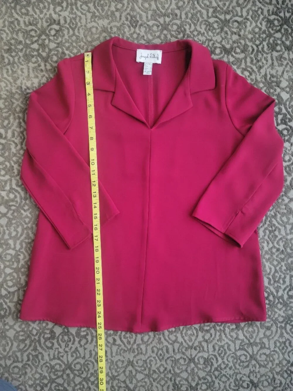 Joseph Ribkoff Blouse w Deep V-Neck and Classic Notched Collar Size 8